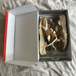 Nike air huarache le worn only once